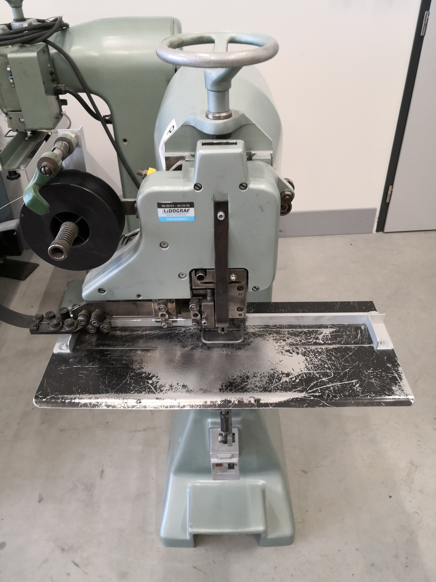 Drátovačka Introma ZD 2B - Stroj na šití drátem